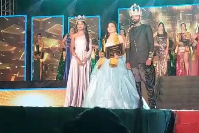 ফ্যাশন প্রতিযোগিতায় "মিসেস ইন্ডিয়া আইকন ২০২২" খেতাব অন্ডালের গৃহবধূর