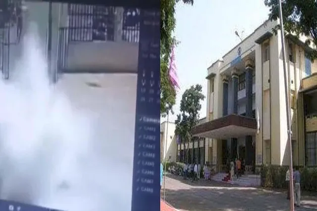 বিশ্ববিদ্যালয়ের সামনে পরপর দুটি বোমা হামলা, রইল ভিডিও