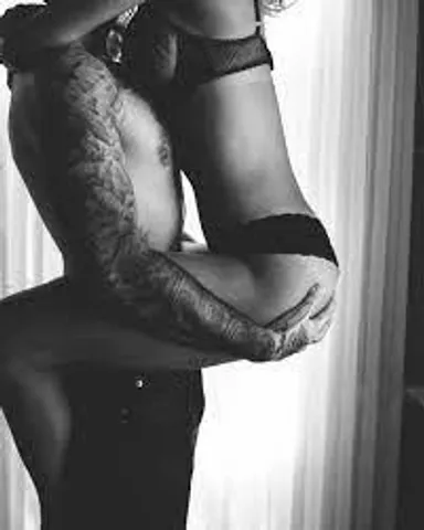 চোখ ফেরাতে যেন না পারে