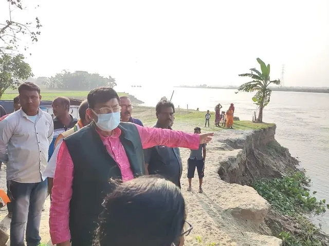 গঙ্গা ভাঙ্গন এলাকা পরিদর্শন সেচমন্ত্রীর