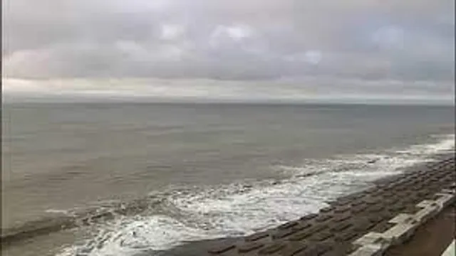 দুর্যোগ কেটে রোদ ঝলমলে দিঘা, শান্ত সমুদ্র