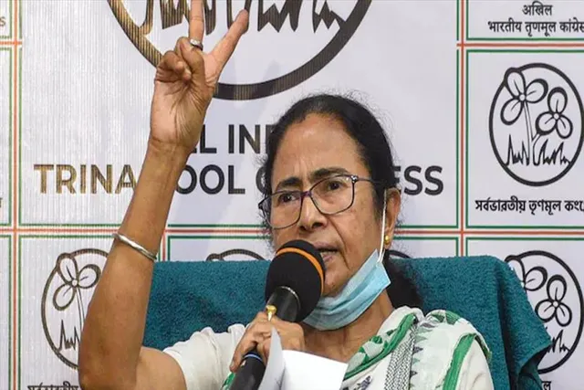 আদালতে লড়তে লড়তে সব টাকা চলে যাচ্ছে, বললেন মমতা