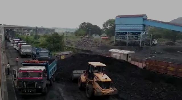 খবর সম্প্রচারের পরও একই ছবি দামাগরিয়া রেল সাইডিংয়ে