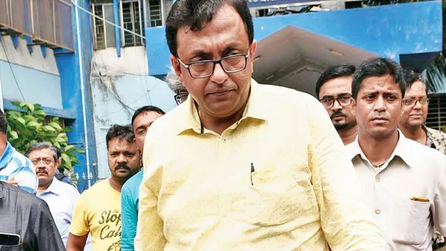 সচেতনতা প্রচারে সস্ত্রীক শান্তনু সেন