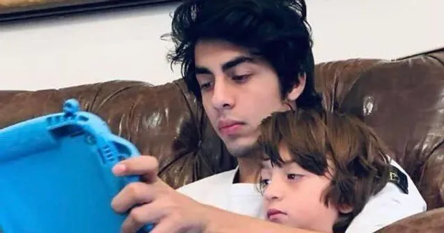 একসঙ্গে গেম খেলতে মত্ত গৌরি পুত্ররা, কি প্রতিক্রিয়া বাবা শাহরুখের?