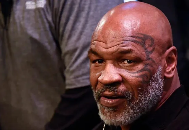 বিমান যাত্রীকে ঘুষি মারলেন প্রাক্তন হেভিওয়েট চ্যাম্পিয়ন মাইক টাইসন