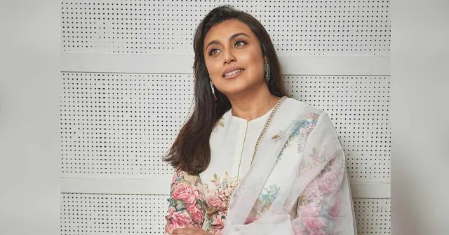 ছবি তুলতে নারাজ রানীর মেয়ে আদিরা