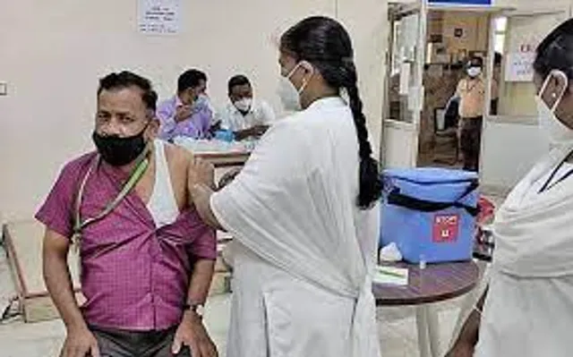 বারাসতে অনুমোদনহীন ভ্যাকসিনেশন ক্যাম্প, বন্ধ করল পুরসভা