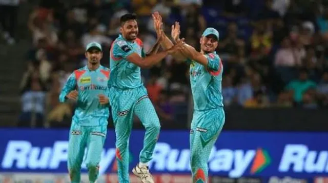 একই ওভারে জোড়া সাফল্য আবেশ খানের