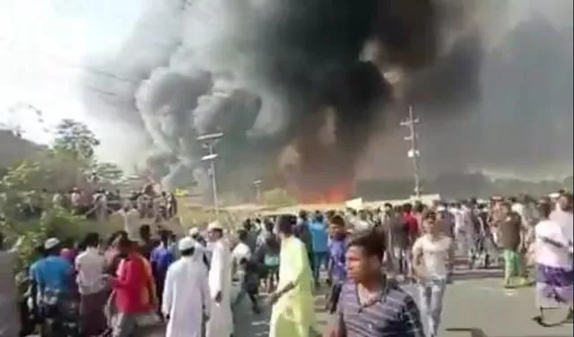 উখিয়ায় ভয়াবহ অগ্নিকাণ্ডে গৃহহীন কয়েক হাজার রোহিঙ্গা