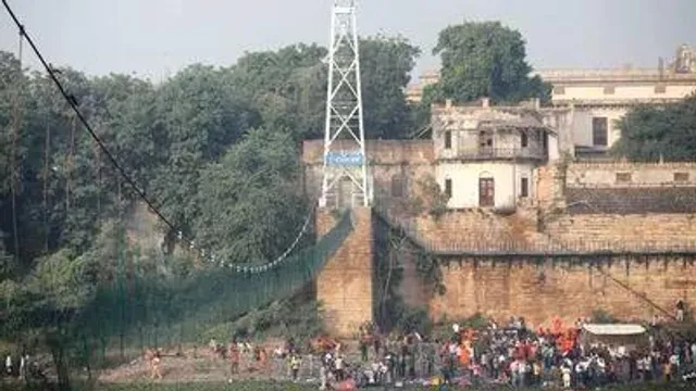 গুজরাটের সেতু দুর্ঘটনায় প্রাণ হারিয়েছেন বিজেপি সাংসদরে আত্মীয়!