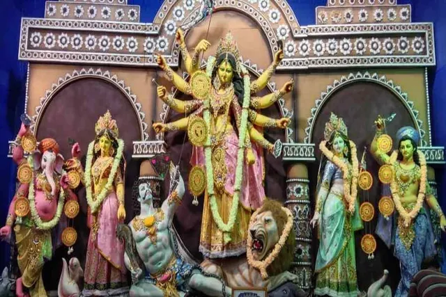 উদয়ন সংঘে শুরু হয়েছে অষ্টমীর পুজো