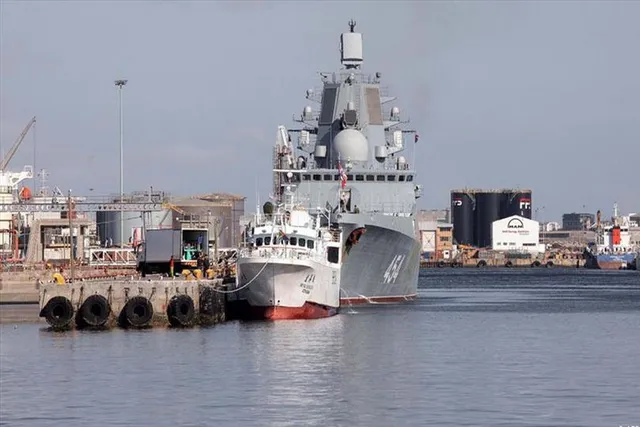 চীন ও রাশিয়ার সঙ্গে যৌথ নৌ মহড়ার আগে দক্ষিণ আফ্রিকার বন্দরে রুশ ফ্রিগেট