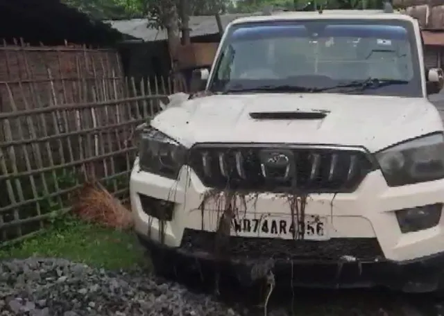 নিয়ন্ত্রণ হারিয়ে পুকুরে গাড়ি, মৃত্যু ৮ জনের