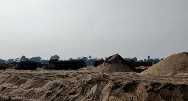 বেআইনি বালি কারবারের বিরুদ্ধে অভিযান চালিয়ে বড়সড় সাফল্য পেল পুলিশ প্রশাসন