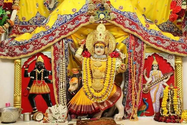 নবরাত্রির চতুর্থ দিন : ভিডিওয় দেখুন ঝান্ডেওয়ালান মন্দিরে আরতির দৃশ্য