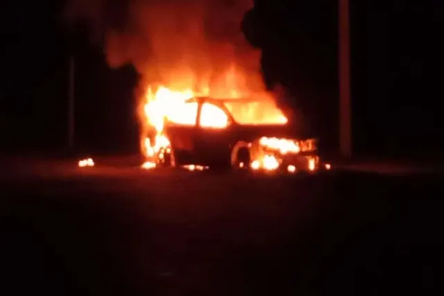 চলন্ত মারুতি ভ্যানে আগুন, ডেবরায় চাঞ্চল্য