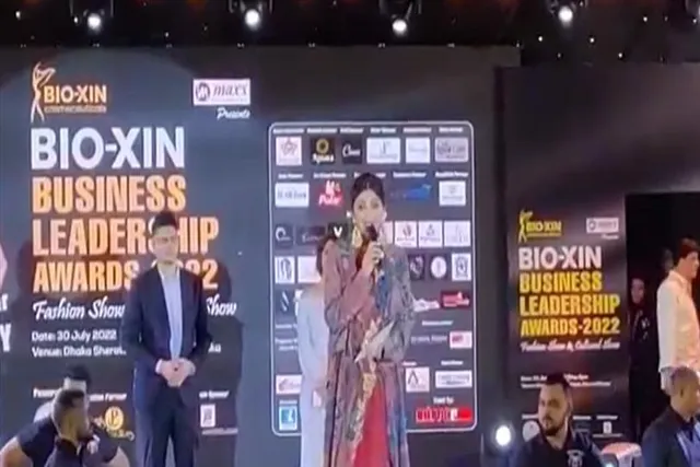 ঢাকায় জ্যোতি ছড়ালেন শিল্পা