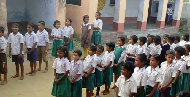 'দুদিন কেটে গেল, কবে খুলবে স্কুল?', প্রশ্ন শহরের ৩ স্কুলের অভিভাবক-পড়ুয়াদের