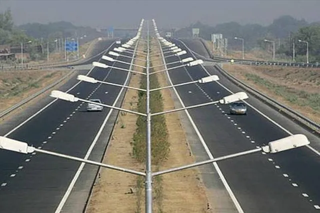 গণ্ডগোলের জেরে ৩৪ নং জাতীয় সড়ক অবরোধ