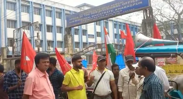 বকেয়া ডিএ সহ বিভিন্ন দাবিতে খড়গপুরে বিক্ষোভ দেখাল সংগ্রামী যৌথ মঞ্চ