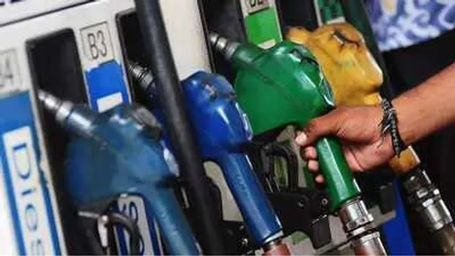 ১১০ টাকা ছাড়াল কলকাতায় পেট্রোলের দাম