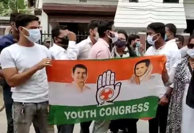 শিক্ষক সংকটে শিক্ষামন্ত্রীর পদত্যাগের দাবিতে নামল যুব কংগ্রেস