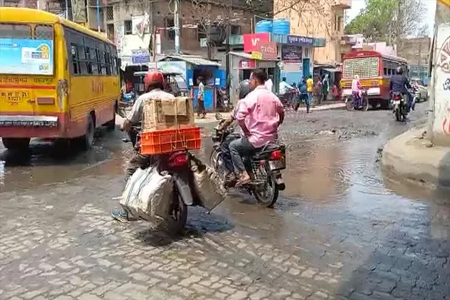 জাতীয় সড়কের সাবওয়েতে দুর্গন্ধে দুর্ভোগ