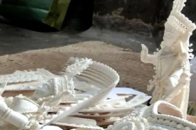 পুজোর আগেও হাসি নেই শিল্পীদের মুখে