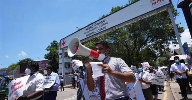 দিনে ১৩ ঘণ্টাই বিদ্যুৎহীন, অনাহারই কী লঙ্কার ভবিষ্যৎ?