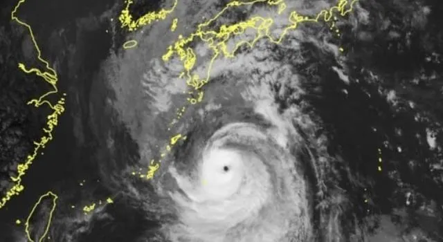 ধেয়ে আসছে টাইফুন 'Nanmadol'