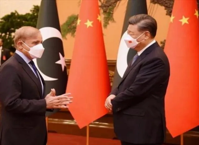 চীনের প্রেসিডেন্ট শি'র সঙ্গে সাক্ষাৎকারে পাকিস্তানের প্রধানমন্ত্রী