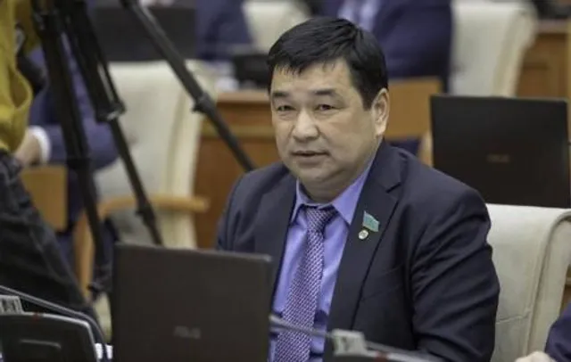 রাশিয়ার সমর্থনে কথা বলায় আসন হারালেন কাজাখ এমপি