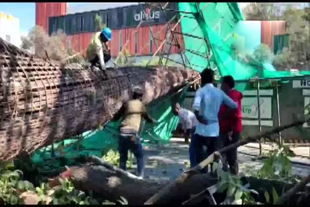 নির্মীয়মাণ মেট্রোর পিলার ধসে মৃত বহু