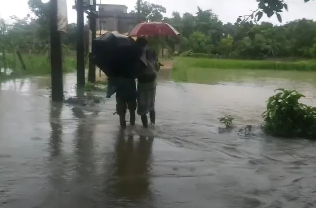 অতিভারী বৃষ্টির জেরে জলমগ্ন বহু এলাকা