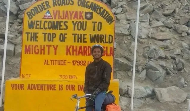 সাধারণ সাইকেলে খারদুংলা ভ্রমণ করে এলেন জলপাইগুড়ির যুবক