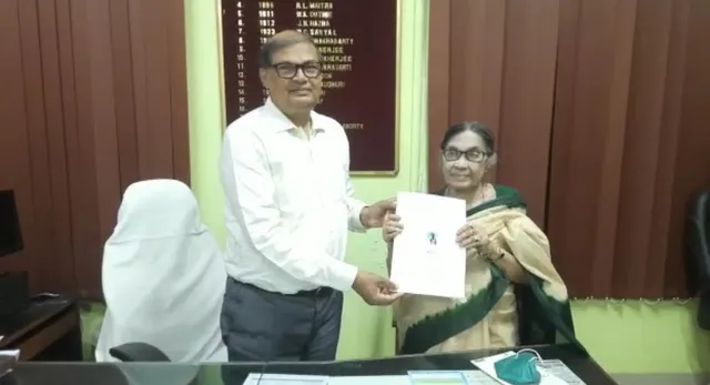 ইতিহাস গবেষণার জন্য নিজের বাড়ি কলেজকে দান করলেন কলেজেরই প্রাক্তনী