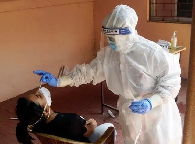 ফের কোভিড পজিটিভিটির হার বাড়ল পাকিস্তানে