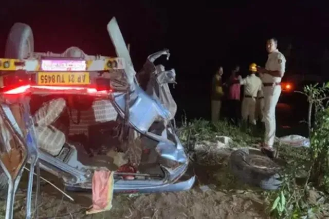 জিপ-গাড়ির সংঘর্ষে নিহত ৯ , আর্থিক ঘোষণা প্রধানমন্ত্রীর