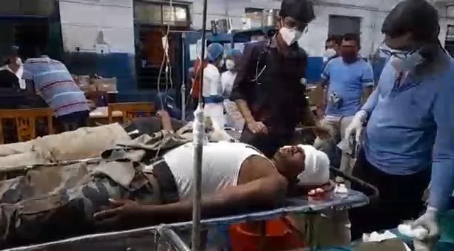 ভয়াবহ পথ দুর্ঘটনায় গুরুতর আহত ৪ পুলিশকর্মী