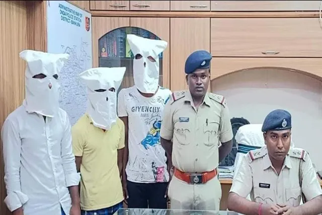 ডাকাতির ছক ভেস্তে দিয়ে তিন জনকে গ্রেফতার করলো পুলিশ