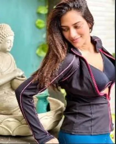 নায়িকার চাবুক ফিগারে কুপোকাত নেটপাড়া