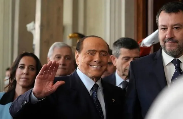 বার্লুসকোনি ইউক্রেন যুদ্ধের জন্য জেলেনস্কি, মেলোনিকে দায়ী করেছেন