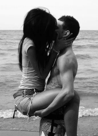 স্তনে কামড় দিন, ভালোবাসা হাসিল করে নিন