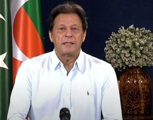 গ্রেফতারি থেকে সাময়িক স্বস্তি পেলেন ইমরান খান