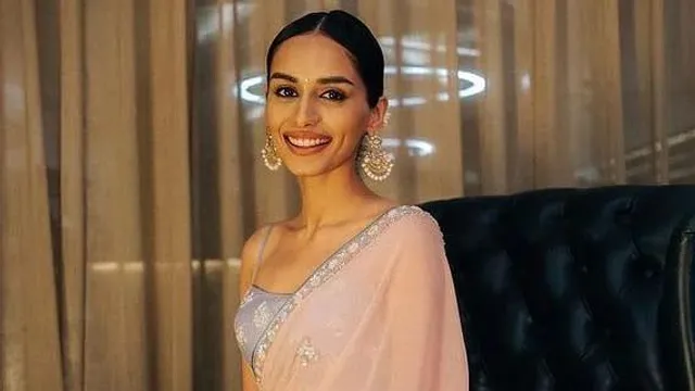অমৃতসরের স্বর্ণ মন্দির পরিদর্শনে প্রাক্তন মিস ওয়ার্ল্ড মানুষী চিল্লার