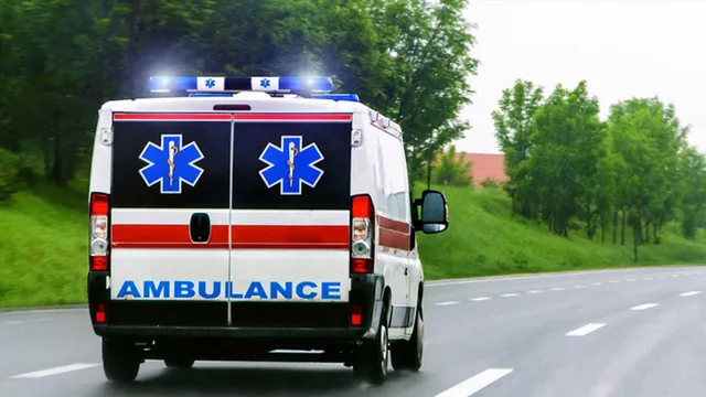 অ্যাম্বুলেন্স চালকের ব্যবহারে উঠছে প্রশ্ন, মানবিকতা আজ কোথায়?