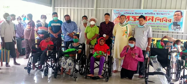 ডেবরায় রক্তদান শিবিরের পাশাপাশি প্রতিবন্ধীদের বিভিন্ন যন্ত্র দেওয়া হল