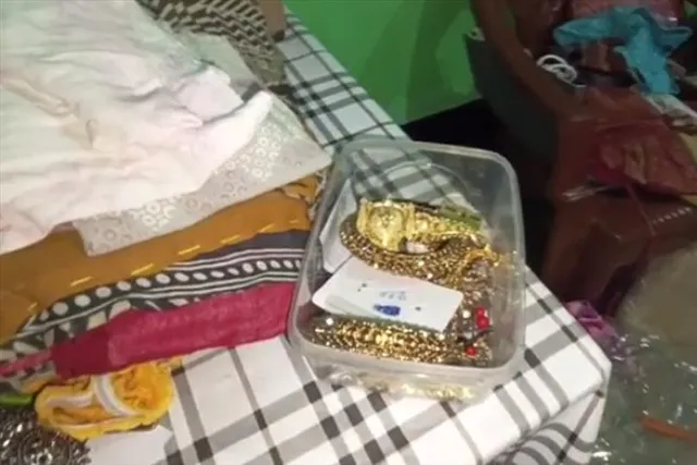 ইঞ্জিনিয়ারের বাড়িতে চুরি  লক্ষাধিক টাকার সোনার গহনা