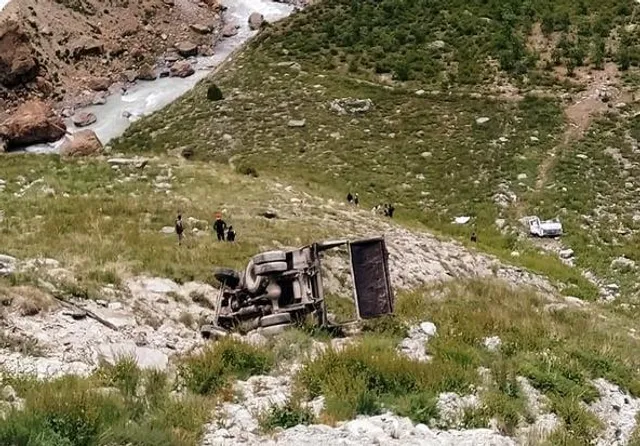 নালায় পড়ে নিহত ৯ সেনাবাহিনী